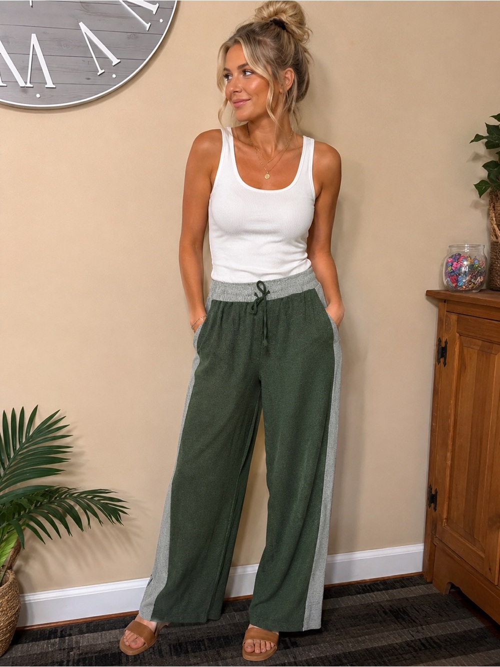 083 NWT Medium Pants Royalty for Me